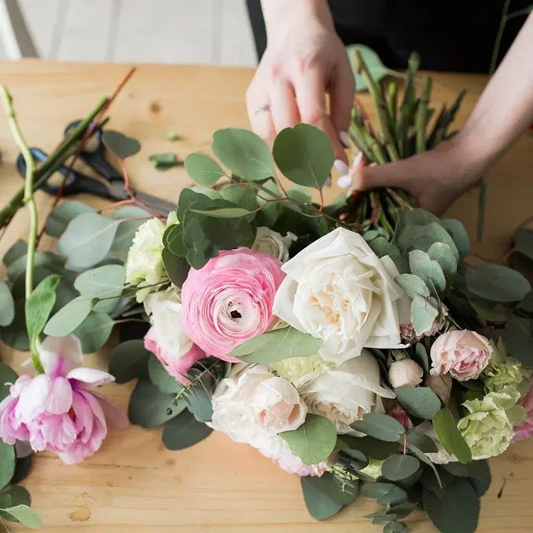 Bind din egen blomsterbukett – lær deg spiralteknikken 