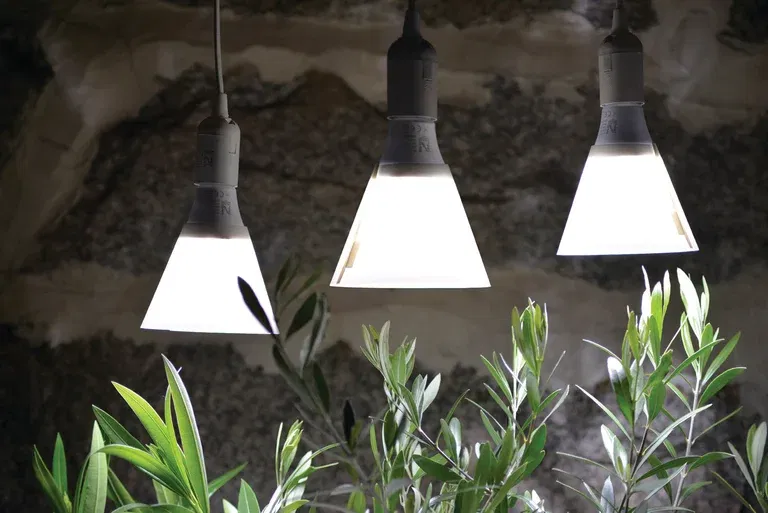 Plantelys LED-lampe med skjerm 15W E27