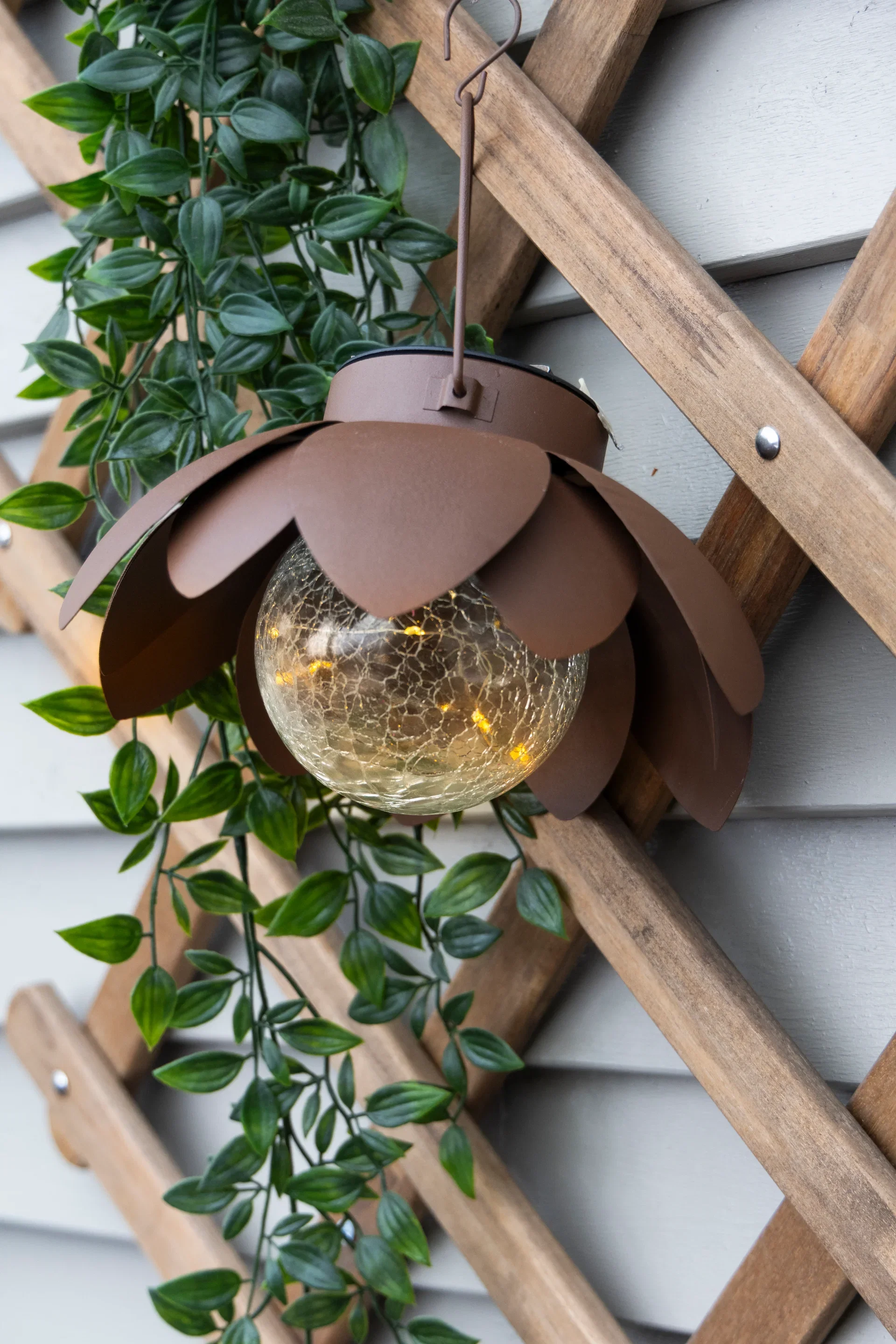 Hengende Lotus Solar