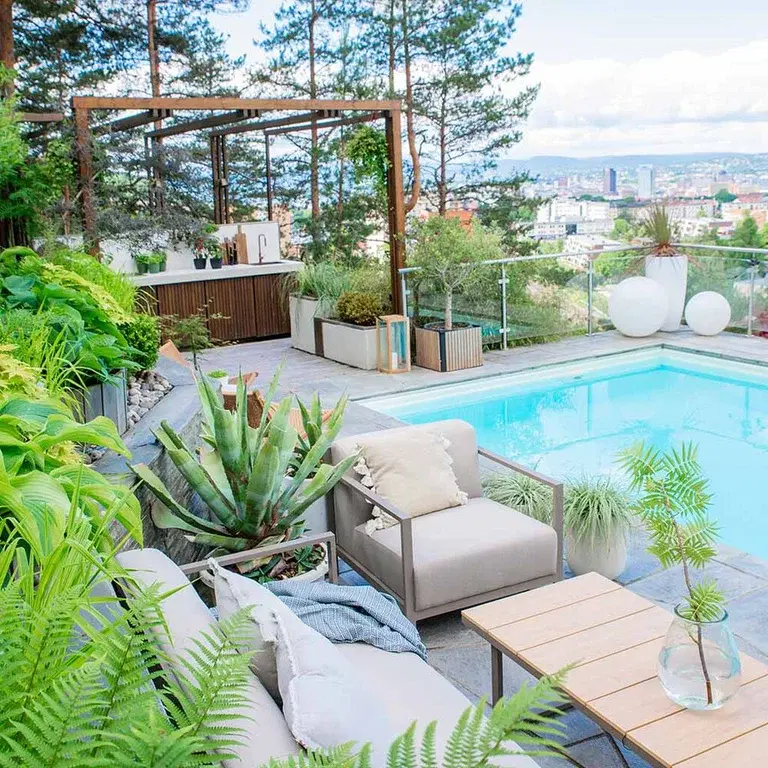 Hagebesøk: Nordisk og minimalistisk stil hos Hanne