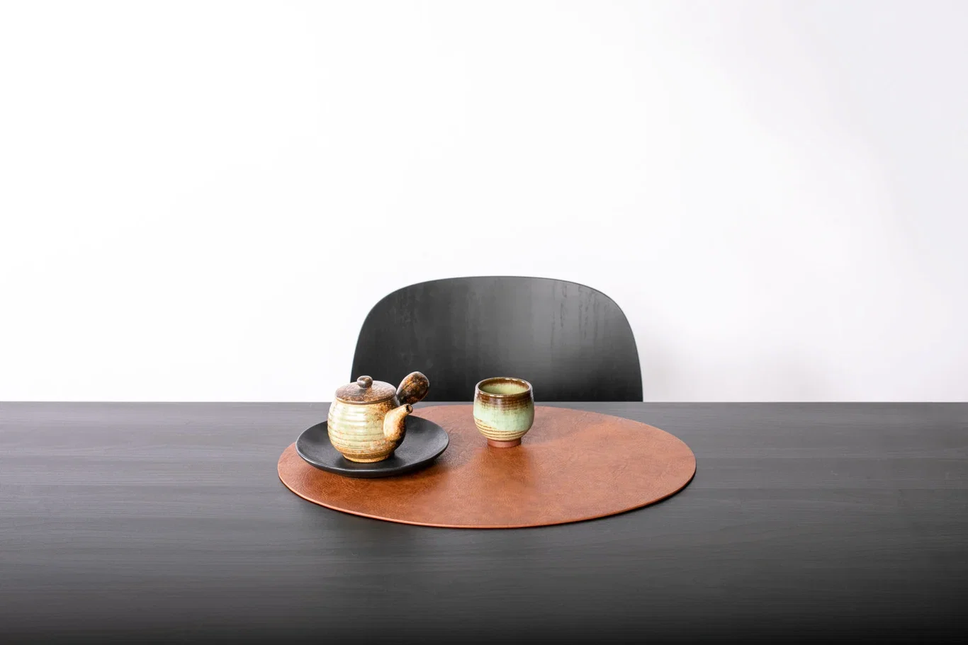 Bordbrikke i kunstlær